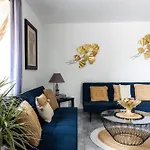 Maison De - *