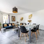 Maison De - *