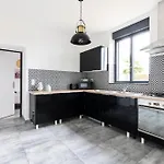 Maison De - בית נופש Ladaux
