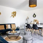Maison De -