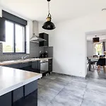 Maison De - *