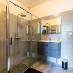 Maison De - *
